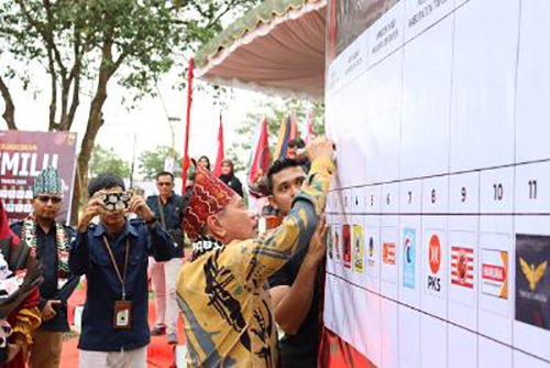 Bupati Tapin Sambut Kirab Pemilu 2024 1 Hal 2 Rantau 4 klm 10