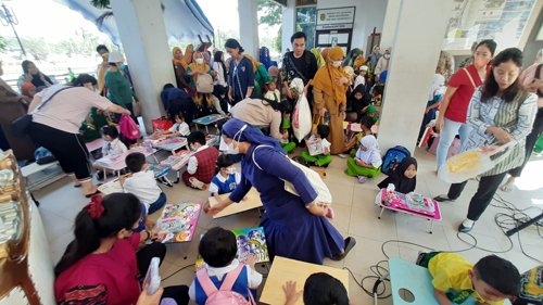 Mengasah Kreativitas Anak dengan Lomba dan Gebyar PAUD 1 Hal 9 4 Klm Asah Otak