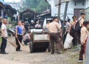 Ratusan Personel Polres Tala Lakukan Aksi Bersih-bersih di Kawasan Pasar Tapandang Beseri 32 Ratusan Personel Polres Tala Lakukan Aksi Bersih-bersih di Kawasan Pasar Tapandang Beseri