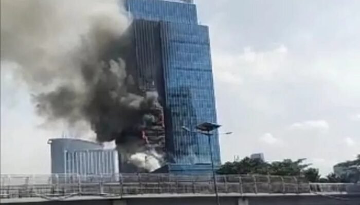 Dua Orang Luka Bakar dalam Kebakaran di Gedung K-Link