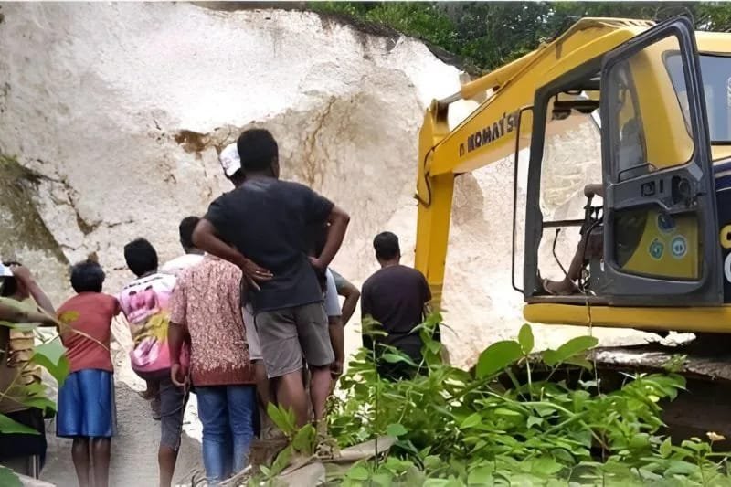 Empat Orang Meninggal Tertimbun Tanah Longsor