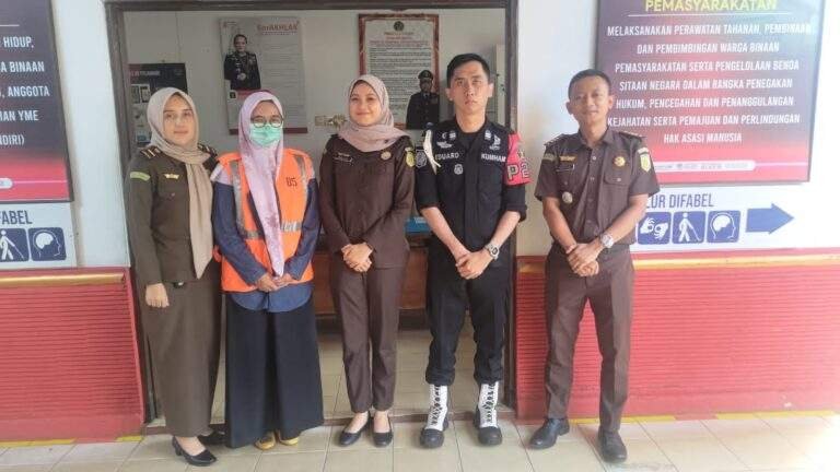 Kejari Tala Tahan Tersangka AF Atas Dugaan Korupsi Dana BOK Puskesmas Angsau 1 IMG 20230719 WA0130