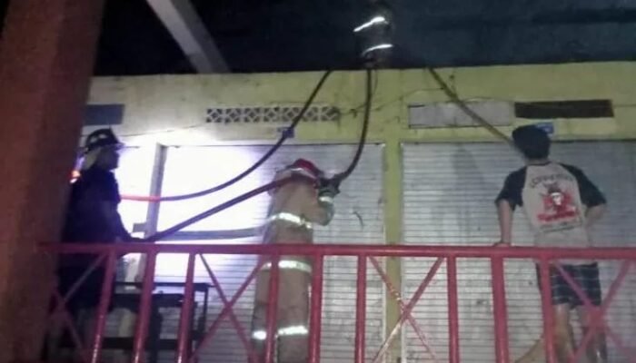 Amuk Si Jago Merah, Dua Ruko Hangus Terbakar di Pasar Los Batu Kandangan
