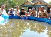 Atasi Rawan Pangan-StuntingDKPP Gelar Kegiatan Terpadu&nbsp;Martapura, KP – Pemkab Banjar melalui Dinas Ketahanan Pangan dan Perikanan (DKPP) setempat menggelar kegiatan terpadu untuk mengatasi rawan pangan dan stunting, di Desa Terapu, Kecamatan Aluh-Aluh, Selasa (25/7). &nbsp;