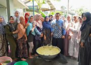 Ibnu Sina Kunjungi Pengolahan Bubur Asyura