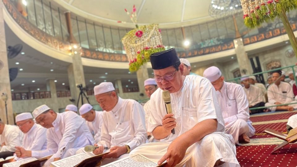 1 4 klm Kontrak Pemprov 18 Paman Birin turut serta batamat al quran