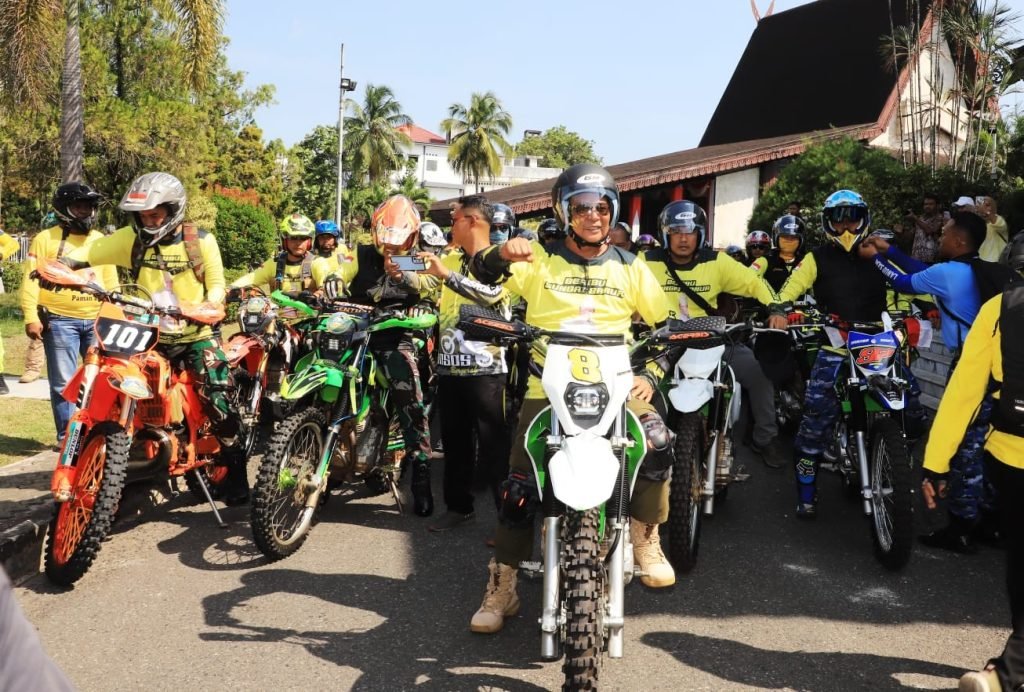 1 4 klm Kontrak Pemprov 3 Turdes paman Birin1