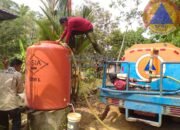 BPBD Distribusikan Air Bersih ke Mandiangin Barat