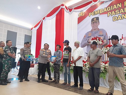 5 FOTO HL Kapolda Salurkan Paket Sembako 3klm