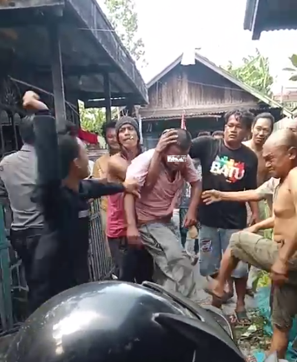 5 FOTO HL ODGJ Bakar Rumah 3klm