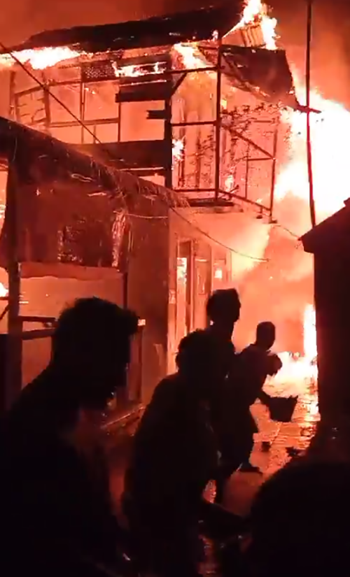 11 Rumah di Jalan Masjid Jami Gg Gusti Galuh Terbakar 1 5 HL Kebakaran 3klm