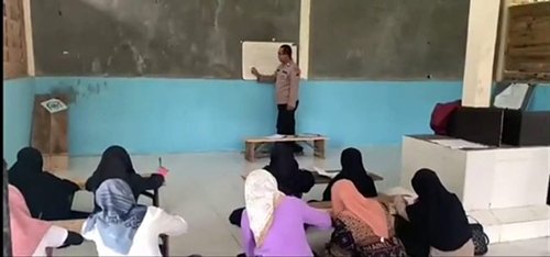 5 Polisi Mengajar Pesantren 3klm