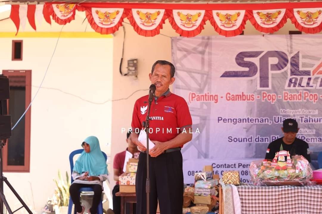 Puluhan Batang Pinang Meriahkan Lomba Panjat Pinang Desa Panggung 1 Hal 11 Tala 3 klm 13