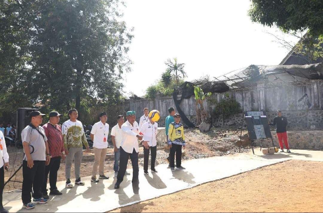 Bupati: Olahraga Mengajarkan Kerjasama dan Komunikasi 1 Hal 11 Tala 3 klm 2