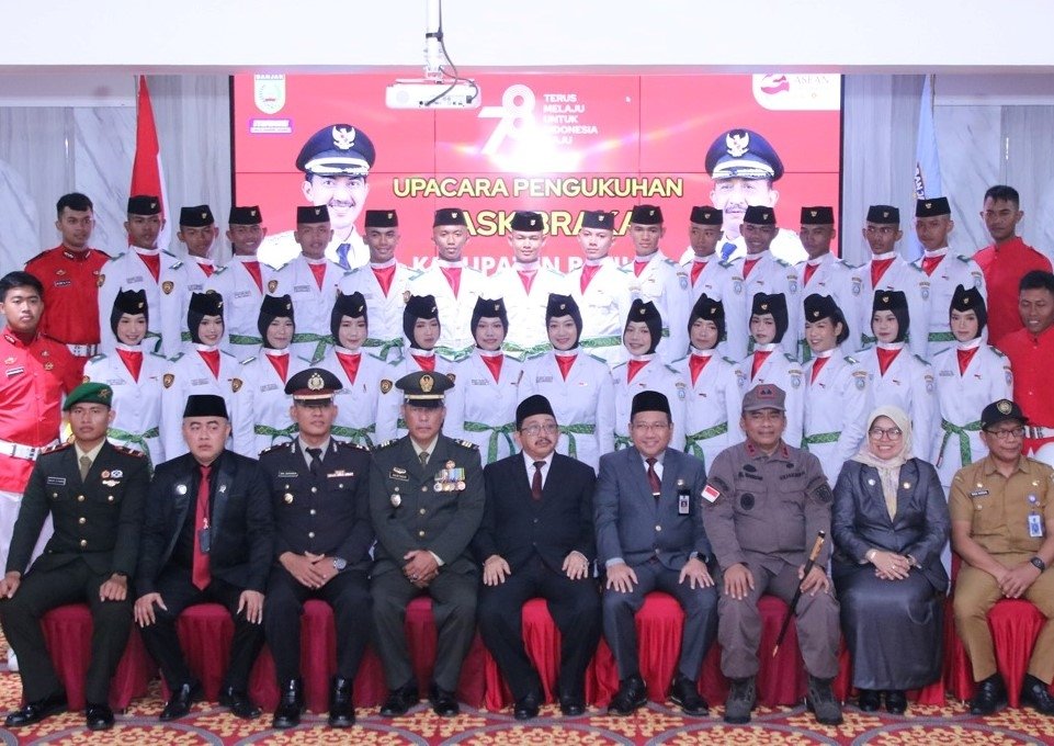 Wakil Bupati Kukuhkan Paskibraka Banjar 1 Hal 16 2 Klm Martapura Kukuhkan paskibraka