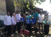 Dinsos Serahkan Bantuan Korban Tanah Longsor