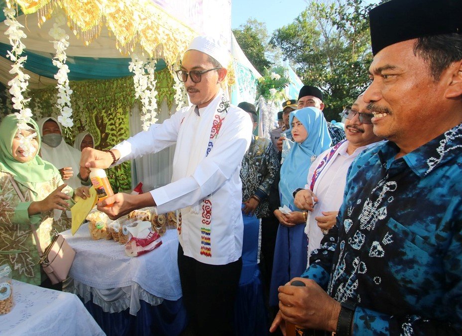 Hal 16 2 Klm Martapura Tinjau bazar