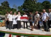 Jelang HUT Kemerdekaan RIPemkab Kotabaru BagikanBendera Merah Putih