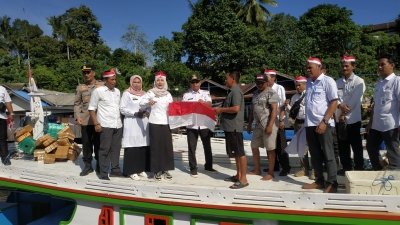 Jelang HUT Kemerdekaan RI<br>Pemkab Kotabaru Bagikan<br>Bendera Merah Putih 1 Hal 16 K Baru 3 klm 2