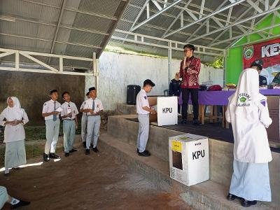 Jelang Pemilu 2024 Kesbangpol<br>Gelar Goes To School 1 Hal 2 Bal 3 klm