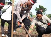 Polres Kotabaru Gelar Baksos Tanam Ribuan Pohon