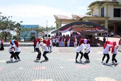 Joget Balon Meriahkan HUT RI Ke 78 1 Hal 2 Rantau 4 klm 18