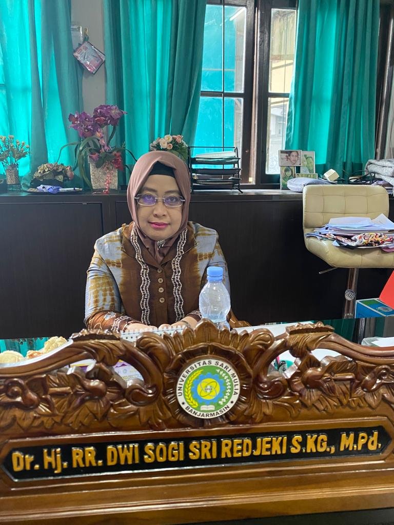 Universitas Sari Mulai 2025 Buka Program Sarjana Kedokteran 3 Hal 9 1 KLm Dr Hj RR Dwi Sogi Sri Redjeki S.KG .MPd