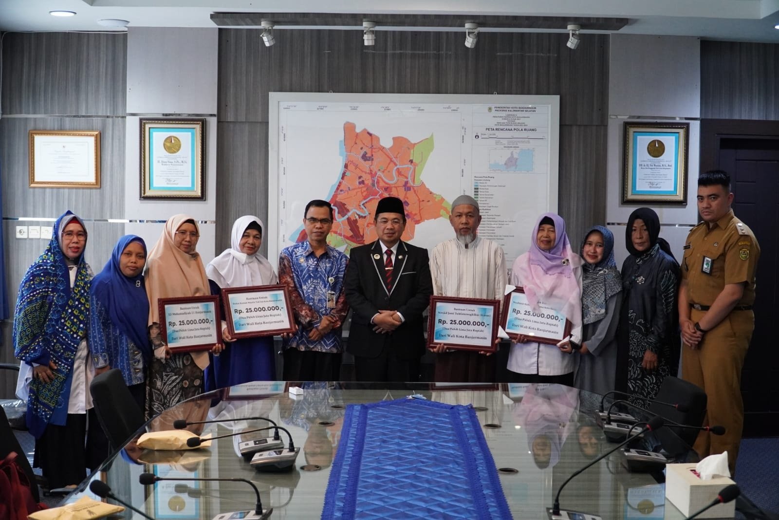 Hal 9 3 Klm Foto Bersama