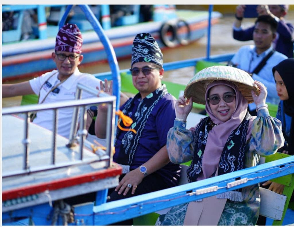 Dorong Sektor Ekonomi Kreatif Sebagai Poros Utama Kemajuan Kota Banjarmasin 3 Hal 9 7 KLm Kontrak 2