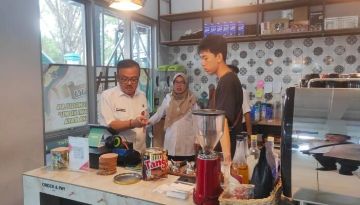 Plt Kadisdik Kalteng Puji Cafe Dikelola Siswa SMKN 3 Palangka Raya