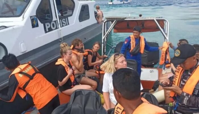 Kapal Bawa 37 Wisatawan Kandas di Labuan Bajo