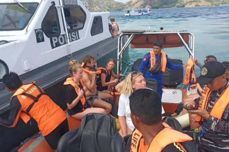 Kapal Bawa 37 Wisatawan Kandas di Labuan Bajo 1 IMG 20230805 WA0057