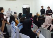 Chef Adeline Anggen Demo Masak di Kalimantan Post