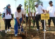 <em>Dukung Gerakan Revolusi Hijau, Bandara Internasional Syamsudin Noor Tanam 1.000 Pohon</em> 14 Dukung Gerakan Revolusi Hijau, Bandara Internasional Syamsudin Noor Tanam 1.000 Pohon