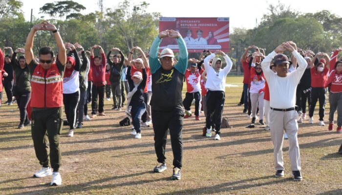 Peringati HUT RI, Pemprov Kalteng Gelar Senam Bersama Hingga Lari 100 Meter Pakai Sarung