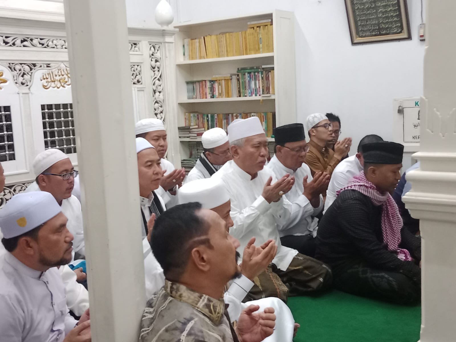 Paman Birin Dan Ulama Banua Ziarah Ke Makam Habib Luar Batang Husein Bin Abubakar Bin Abdillah