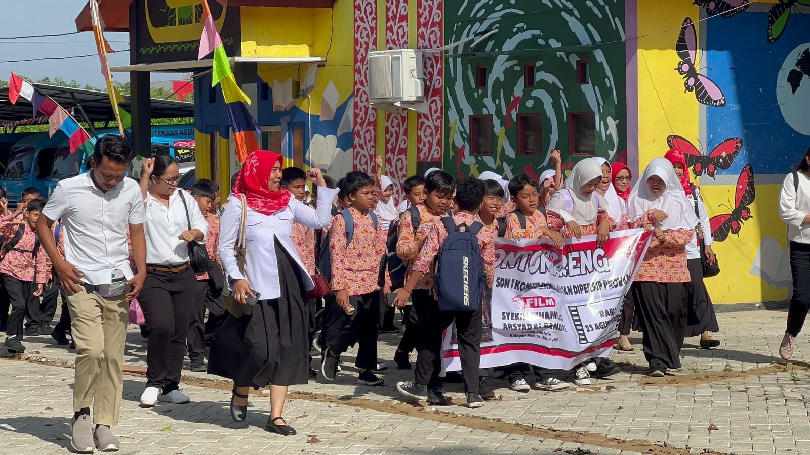 Kadispersiap Kalsel Sambut Siswa SDN Komet 1 Banjarbaru Nobar di Perpus Palnam 1 IMG 20230825 WA0013