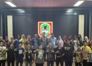 Kadispersip Kalsel Ajak Peserta Sosialisasi SS KCKR Nobar di Perpustakaan Palnam 10 Kadispersip Kalsel Ajak Peserta Sosialisasi SS KCKR Nobar di Perpustakaan Palnam