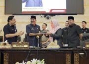 Dewan Usulan Dua Raperda 15 Dewan Usulan Dua Raperda