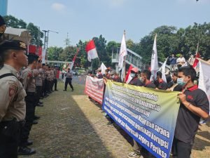 Massa KAKI Melaporkan ke KPK Pembangunan UIN di Banjarbaru Bernilai Hampir Rp 500 M Terindikasi Menyalahi 17 Massa KAKI Melaporkan ke KPK Pembangunan UIN di Banjarbaru Bernilai Hampir Rp 500 M Terindikasi Menyalahi