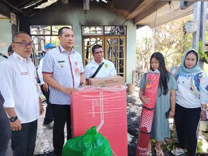 Wali Kota Banjarbaru Salurkan Bantuan Korban Kebakaran