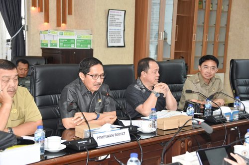 Pansus Pertajam Materi Raperda Riset dan Inovasi Daerah 1 1 15 klm dewan 1
