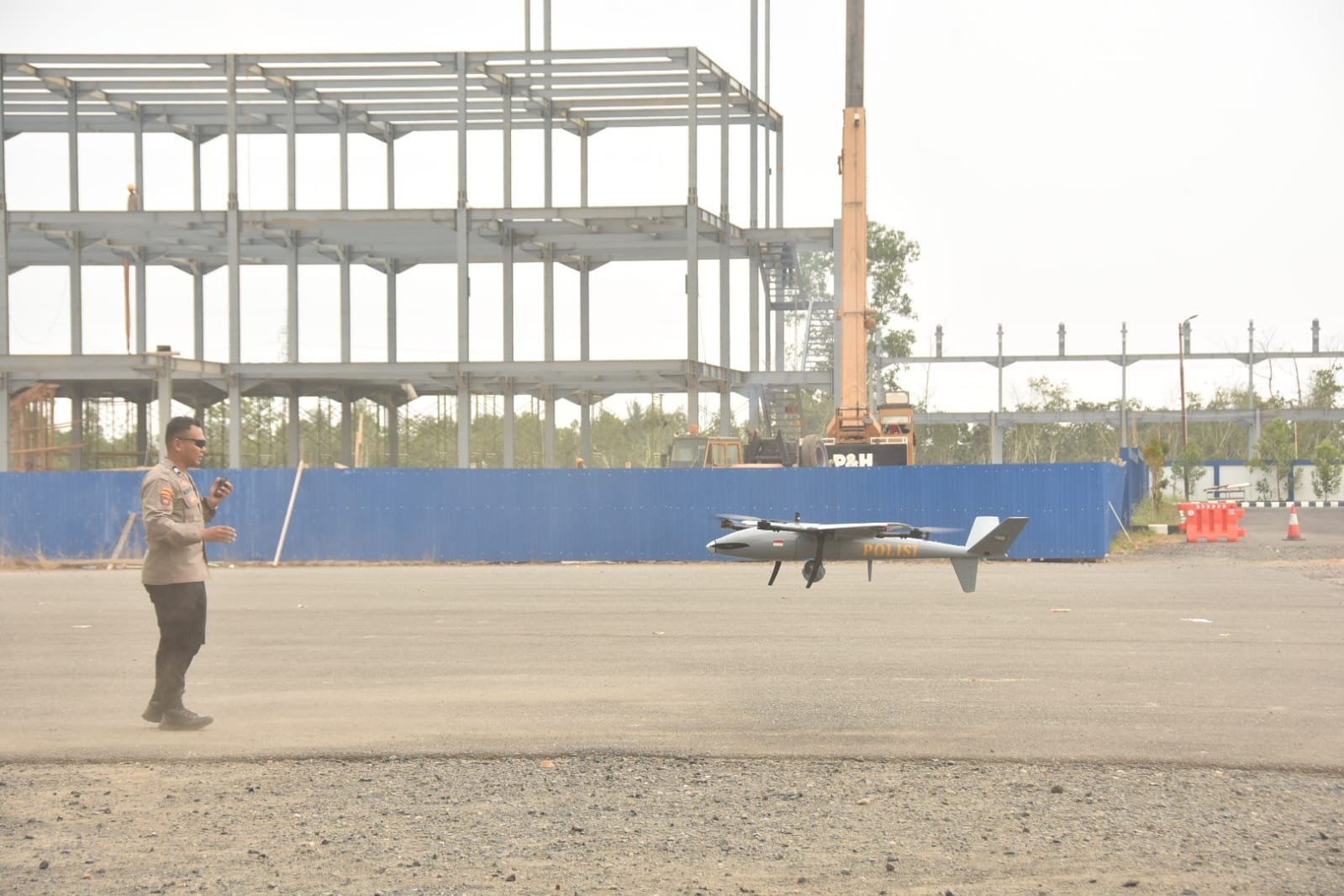 Drone di Operasikan Pengecekan Titik Api Sekitar Bandara 1 1 2 klm drone