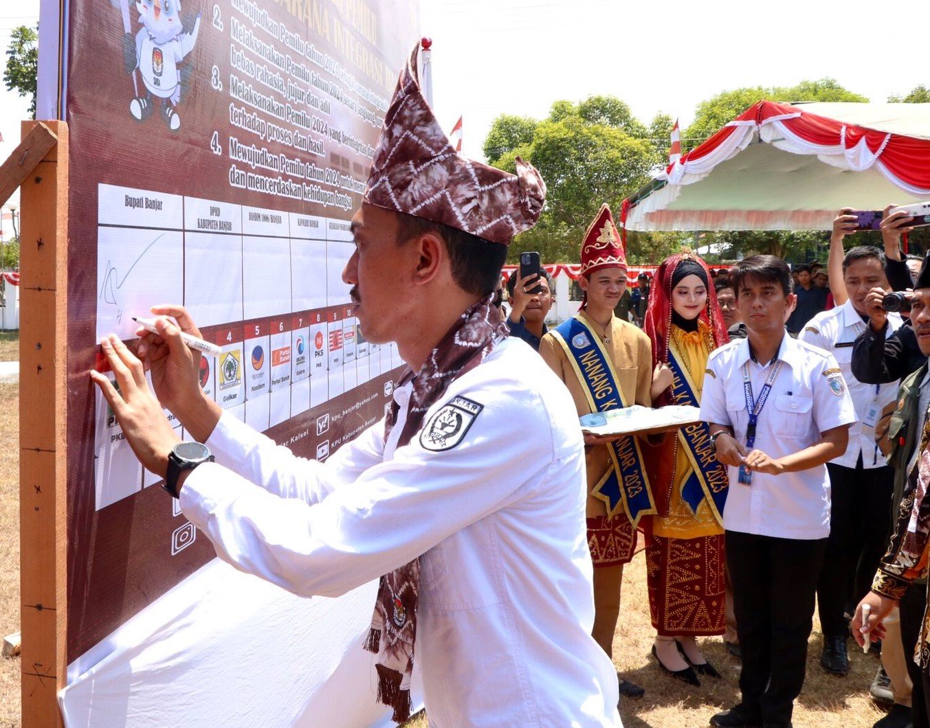 1 3 klm Kontrak Martapura 6 Deklarasi pemilu