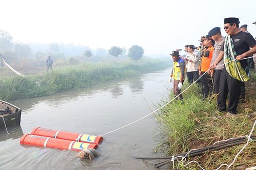 Minimalisir Karhutla di Ring 1 Bandara, Pintu Air Dibuka 1 1 35 klm mPembasahan lahan