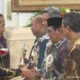 1 4 klm 4 cm Kontrak Pemprov1 Paman Birin mendapat penghargaan1