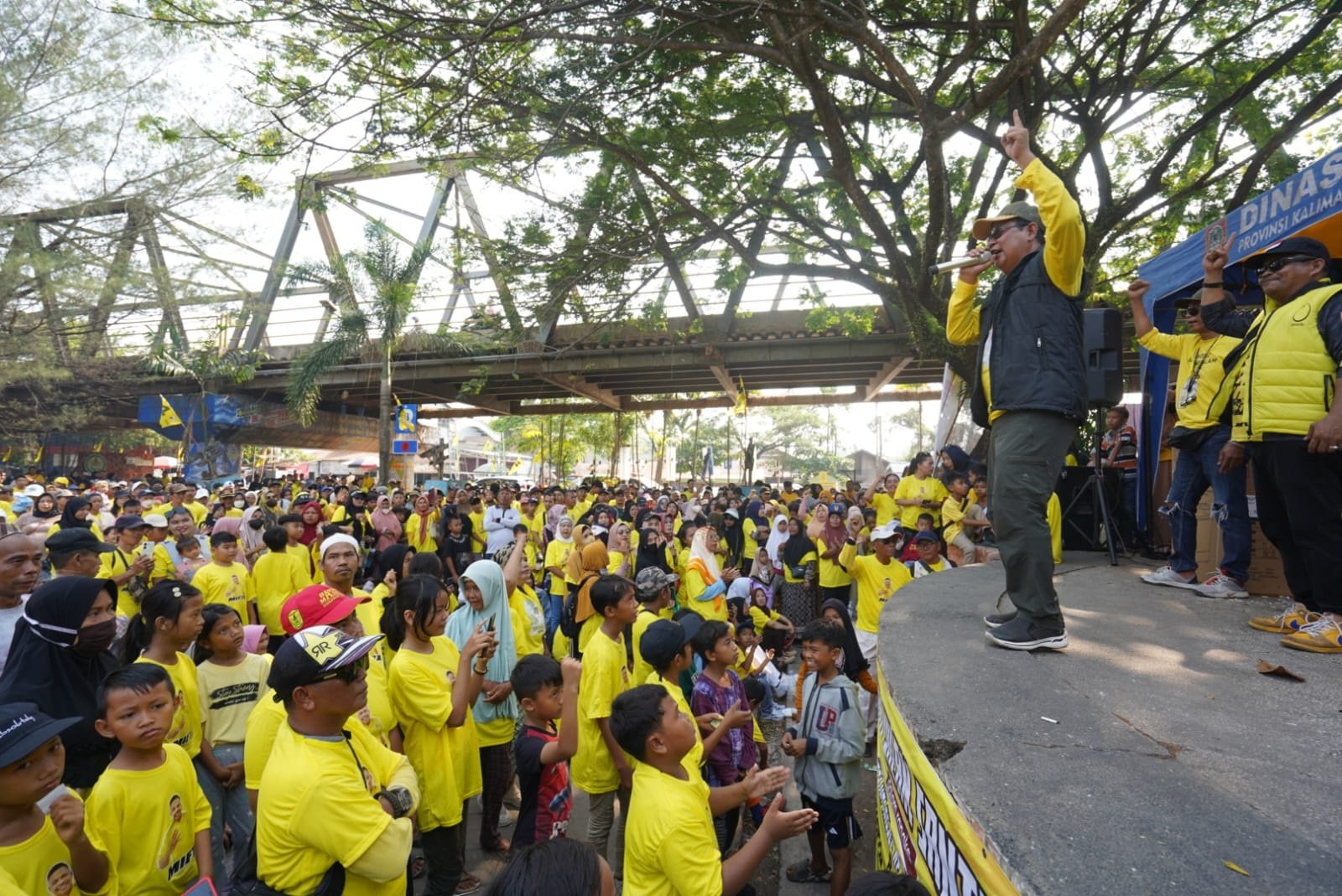 1 4 klm Kontrak Pemprov 24 jalan sehat bergerak