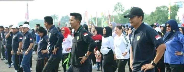 Bupati dan Wabup Hadiri Senam Massal dan Kemah Bakti Guru 1 15 barut 5