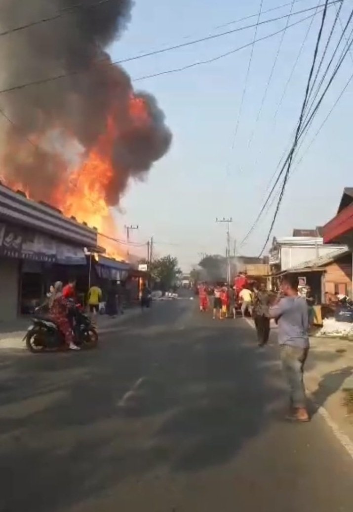 6 Rumah Hangus Terbakar 1 6 Kebakaran Amuntai 3klm