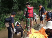 Kecelakaan Perahu, Pencari Emas Tewas Tenggelam 28 Kecelakaan Perahu, Pencari Emas Tewas Tenggelam